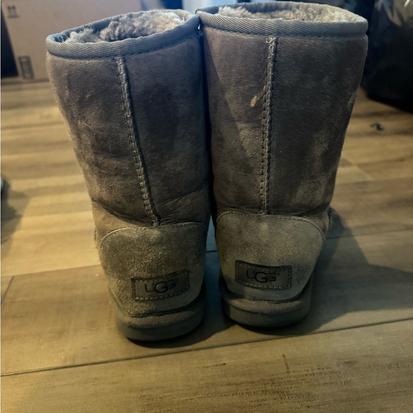 Womens UGG boots mid length - Picture 4 of 4
